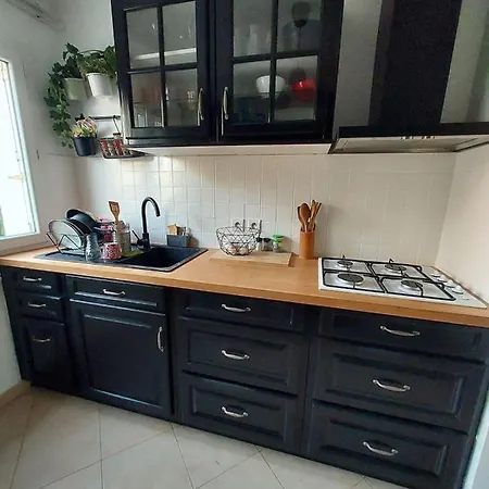 Bright And Spacious Apartment *